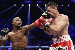 黑马逆袭！无名小将爆冷击败世界冠军，赛场沸腾