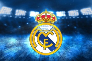 VAR再成焦点！关键判罚引爆争议，球迷怒斥裁判毁掉精彩对决