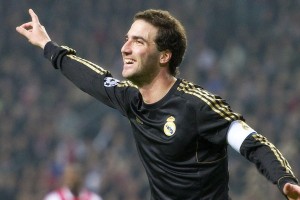 马竞半场占优，阿尔瓦雷斯破门助球队领先，格列兹曼进球遗憾被吹