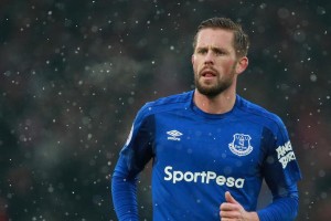 NBA季后赛激战正酣 东西部豪强展开激烈角逐