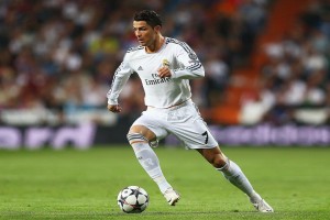 C罗梅开二度助球队逆转胜利，刷新个人进球纪录