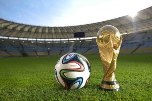 综合格斗巨星铁拳李震卫冕成功，激战五回合击败挑战者