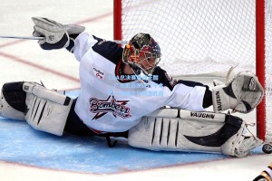 CBA总决赛激战正酣，广东宏远逆转辽宁本钢，关键三分锁定胜局